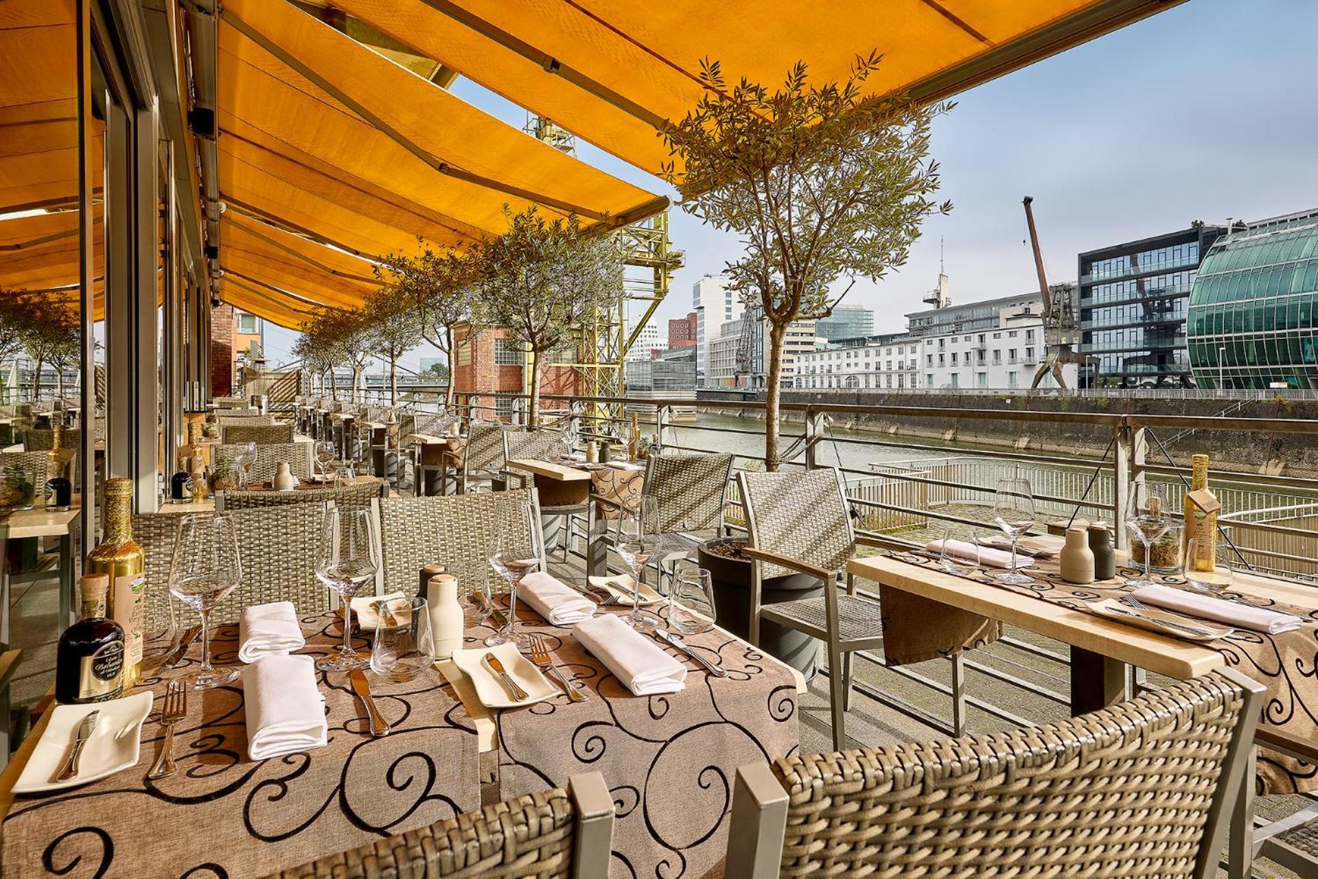 Courtyard By Marriott Duesseldorf Hafen Hotel Ngoại thất bức ảnh