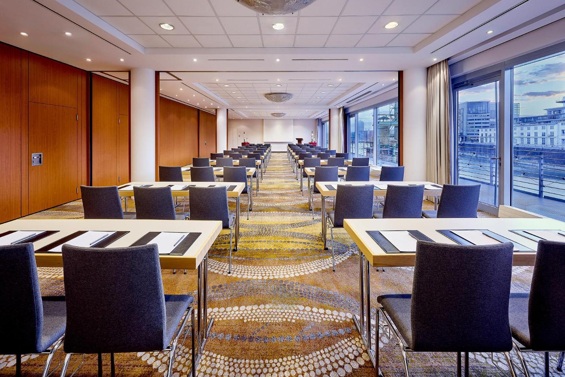 Courtyard By Marriott Duesseldorf Hafen Hotel Ngoại thất bức ảnh