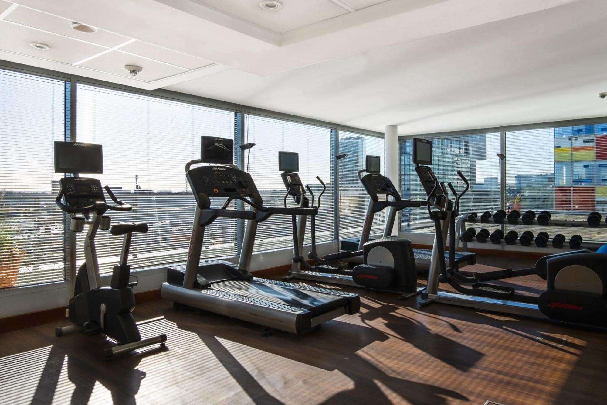 Courtyard By Marriott Duesseldorf Hafen Hotel Ngoại thất bức ảnh