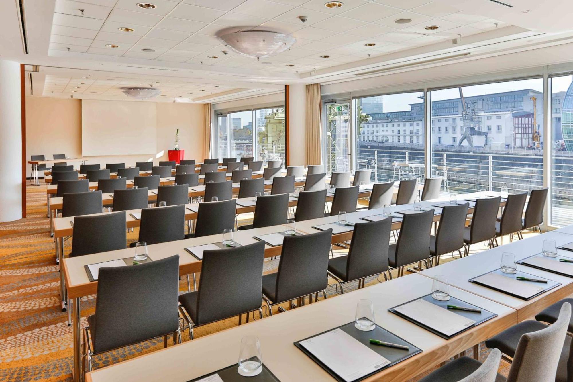 Courtyard By Marriott Duesseldorf Hafen Hotel Ngoại thất bức ảnh