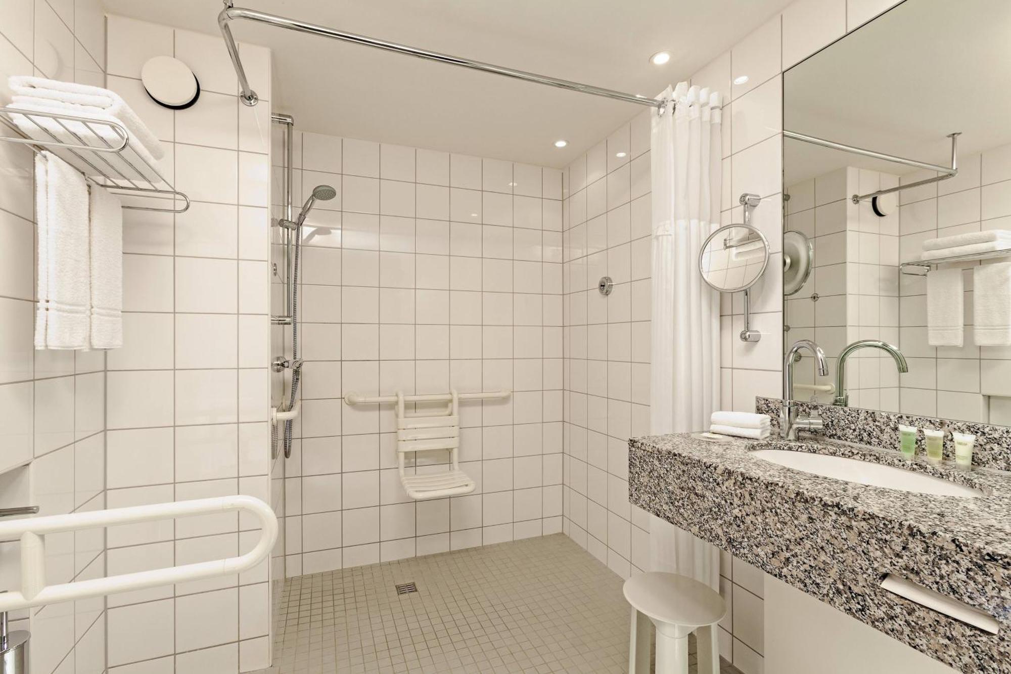 Courtyard By Marriott Duesseldorf Hafen Hotel Ngoại thất bức ảnh