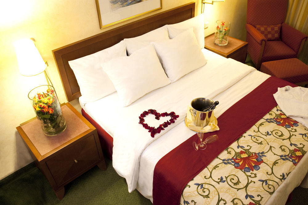 Courtyard By Marriott Duesseldorf Hafen Hotel Ngoại thất bức ảnh