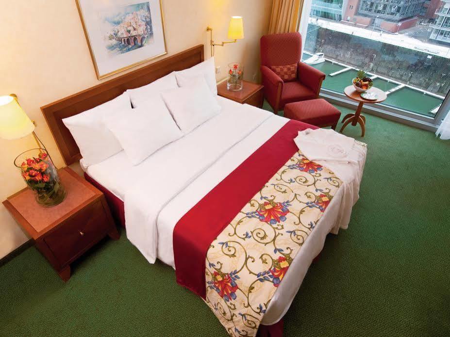 Courtyard By Marriott Duesseldorf Hafen Hotel Ngoại thất bức ảnh
